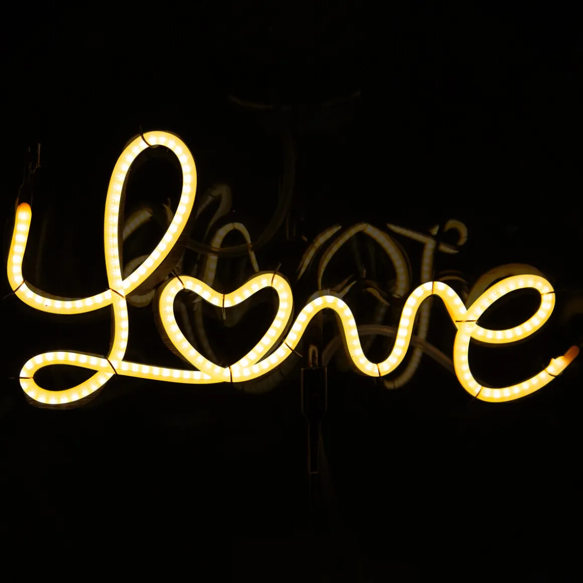 Ampoule LED mot "Love"