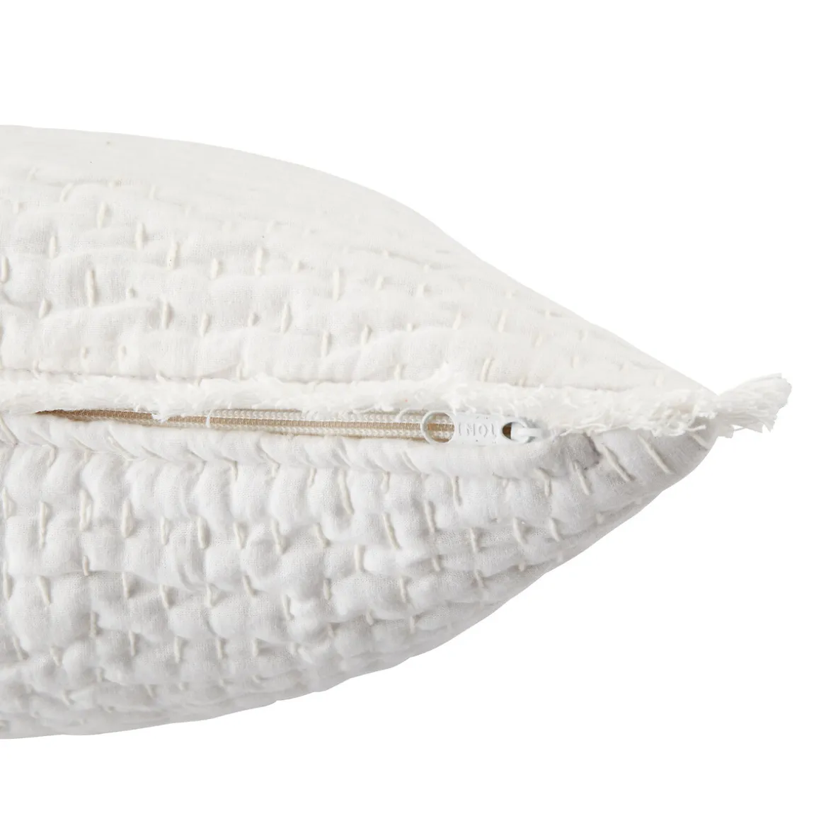 Coussin brodé "Wild"