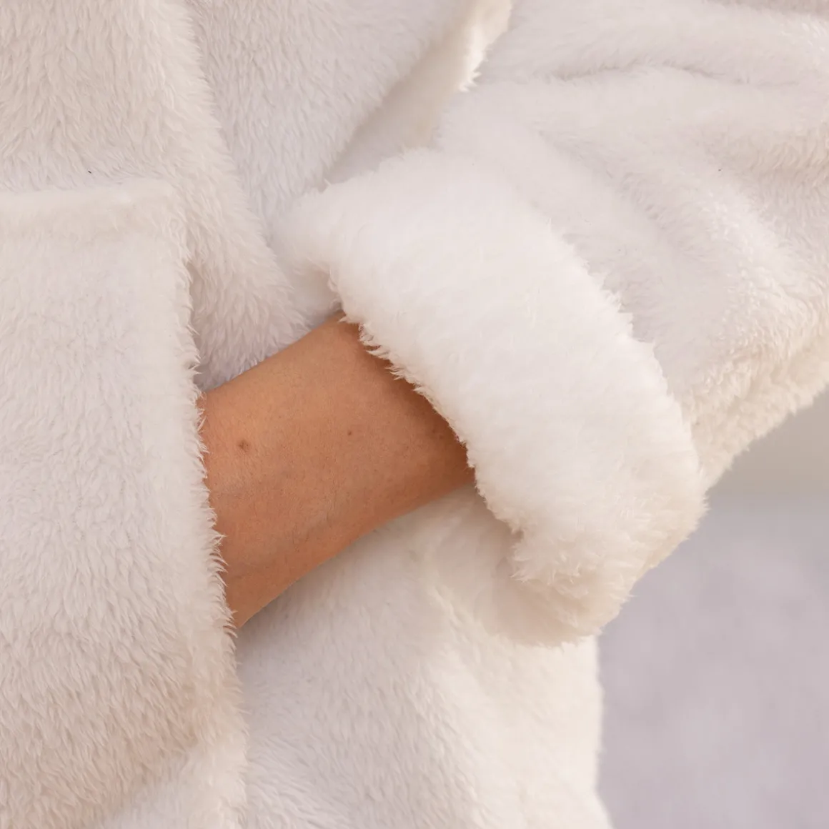 Plaid à manches capuche flanelle "teddy"