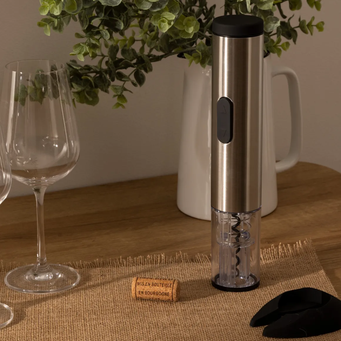 Tire-bouchon électrique et coupe capsule